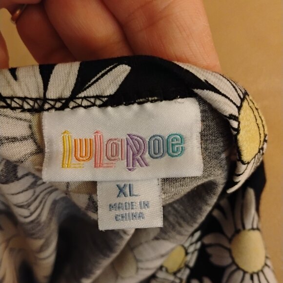 LulaRoe Women's Carly Dress!!! Soft T-shirt feel!!!! - Picture 3 of 3